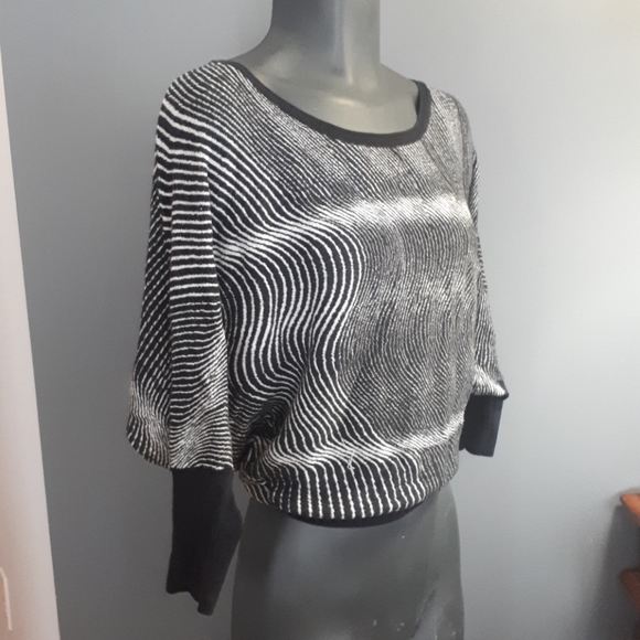 BCBGMaxazria Black and gray top - Dolman sleeves - Picture 10 of 11